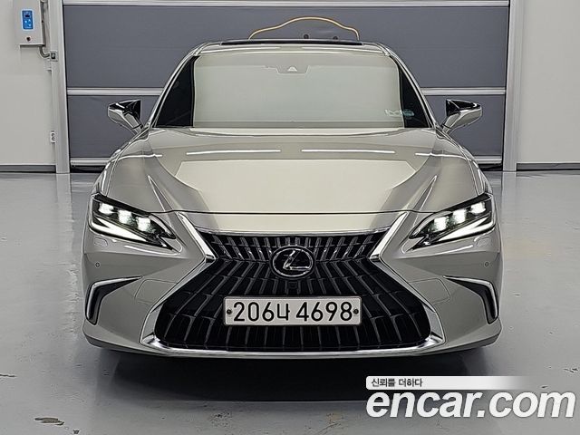 Lexus ES 300h 7-го поколения Executive - фото 1