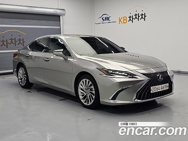 Lexus ES 300h 7-го поколения Executive - фото 2