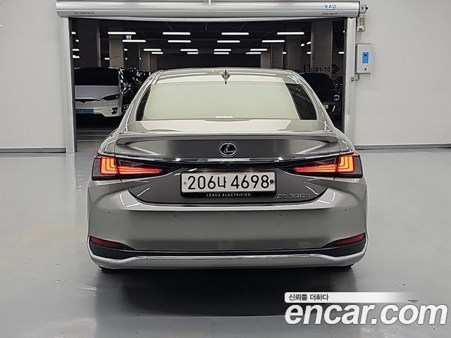 Lexus ES 300h 7-го поколения Executive - фото 3