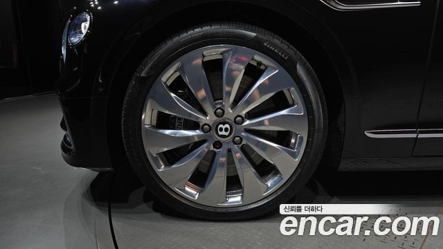 Bentley Flying Spur 3-го поколения 4.0 - фото 4