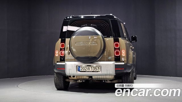 Land Rover Defender L663 110 D250 SE - фото 3