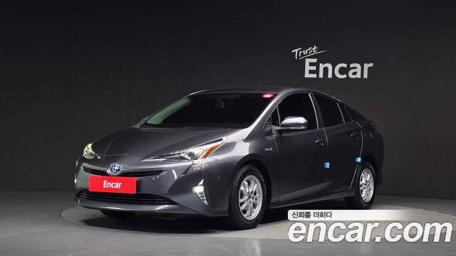 Toyota Prius 4-го поколения 1.8 E - фото 0