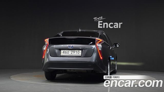 Toyota Prius 4-го поколения 1.8 E - фото 3
