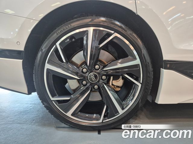Audi A6 e-Tron Performance S line - фото 4