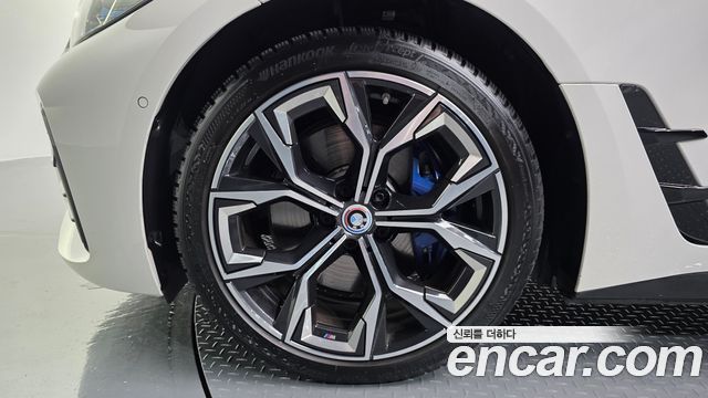 BMW i4 eDrive40 M Sports Pro - фото 4