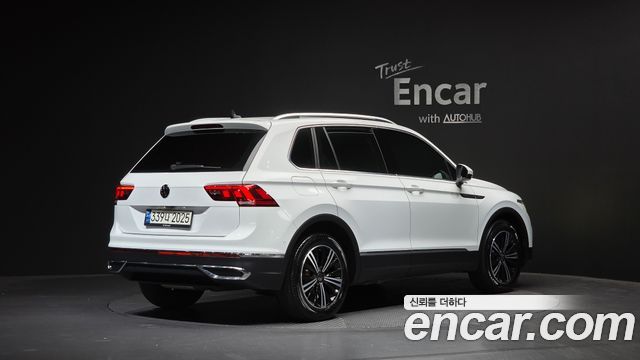 Volkswagen Tiguan 2-го поколения 2.0 TDI Premium - фото 1