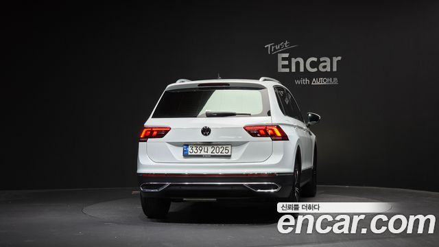 Volkswagen Tiguan 2-го поколения 2.0 TDI Premium - фото 3