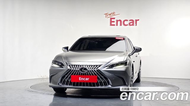 Lexus ES 300h 7-го поколения Executive - фото 1