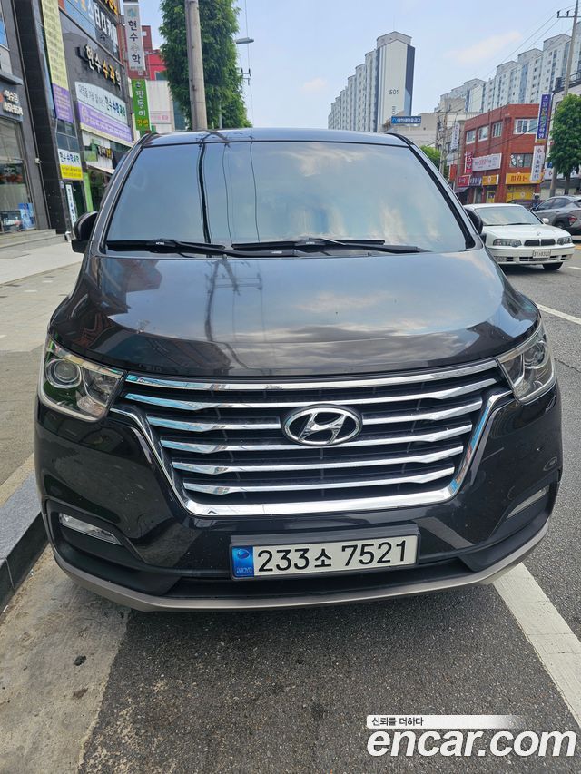 Hyundai Starex New 4WD Urban 9-Seater Exclusive - фото 1
