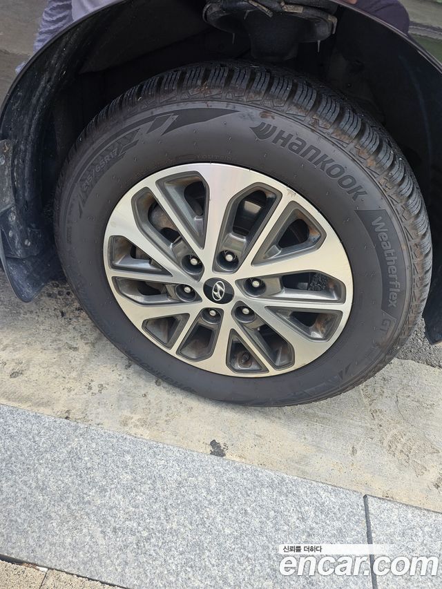 Hyundai Starex New 4WD Urban 9-Seater Exclusive - фото 3