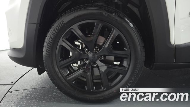 Jeep Renegade 1.3 Limited - фото 3
