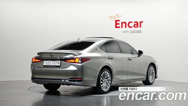 Lexus ES 300h 7-го поколения Luxury Plus - фото 0