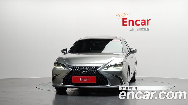 Lexus ES 300h 7-го поколения Luxury Plus - фото 1