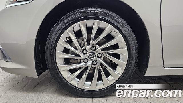 Lexus ES 300h 7-го поколения Luxury Plus - фото 3