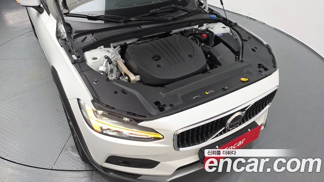 Volvo V90 Cross Country B5 Plus AWD - фото 4