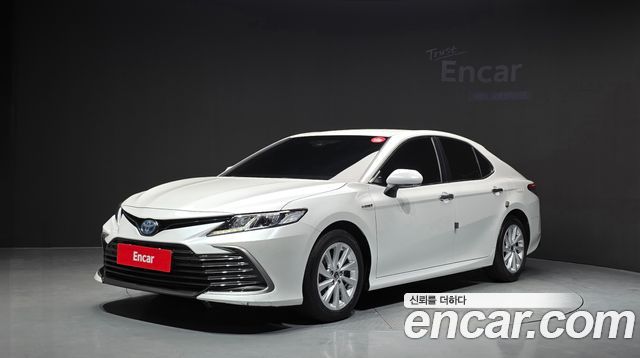 Toyota Camry XV70 2.5 LE Hybrid - фото 0