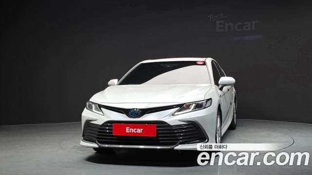 Toyota Camry XV70 2.5 LE Hybrid - фото 2