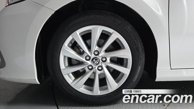 Toyota Camry XV70 2.5 LE Hybrid - фото 4