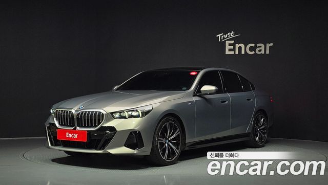 BMW 5 Series G60 530i xDrive M Sport - фото 0