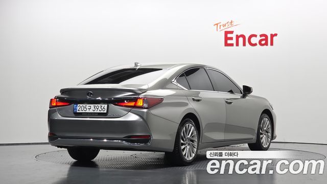 Lexus ES 300h 7-го поколения Luxury Plus - фото 1