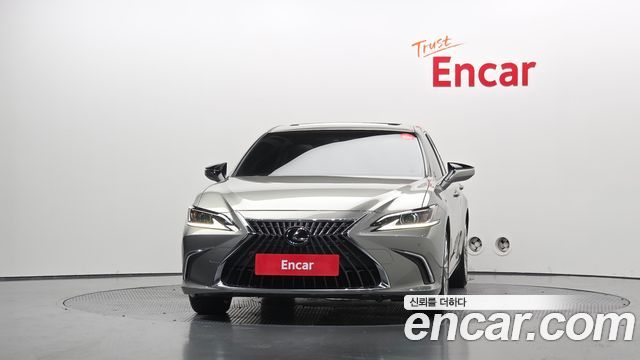 Lexus ES 300h 7-го поколения Luxury Plus - фото 2