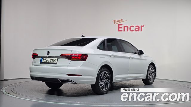 Volkswagen Jetta 7-го поколения 1.4 TSI Premium - фото 1