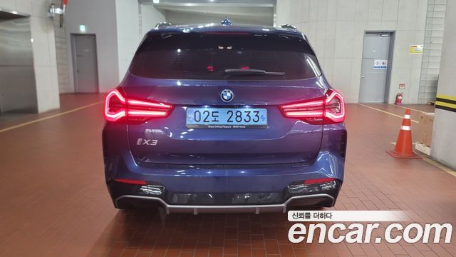 BMW iX3 M Sports - фото 3