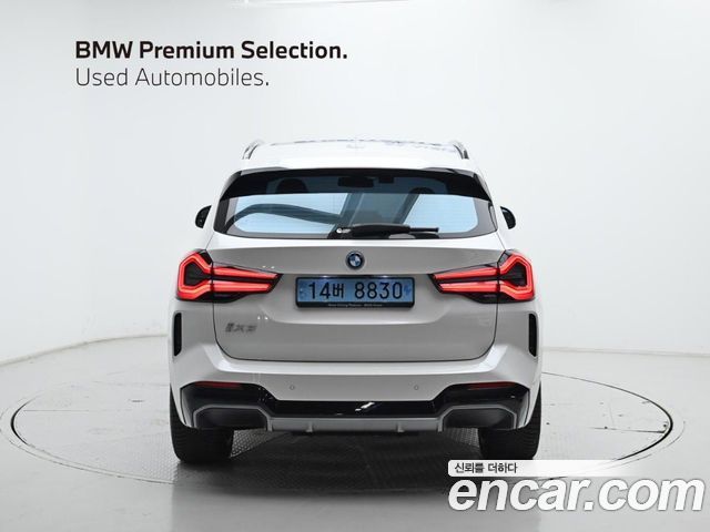 BMW iX3 M Sports - фото 3