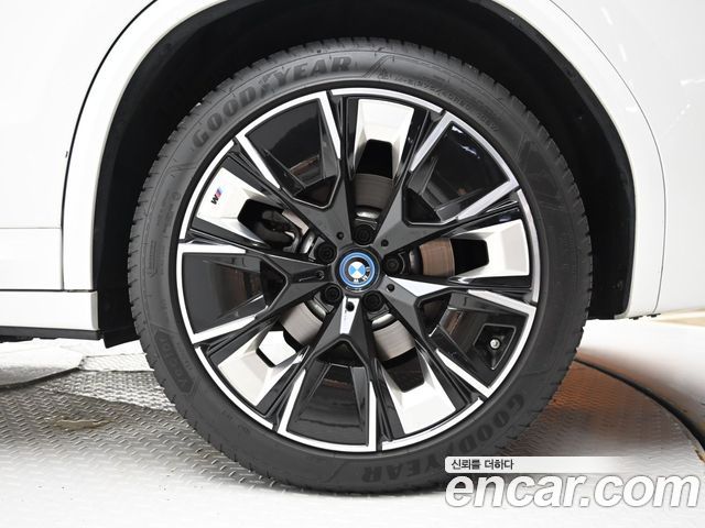 BMW iX3 M Sports - фото 4