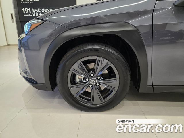 Lexus UX 300h 2.0 2WD - фото 4