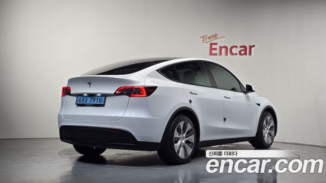 Tesla Model Y RWD - фото 1