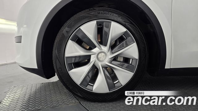 Tesla Model Y RWD - фото 4