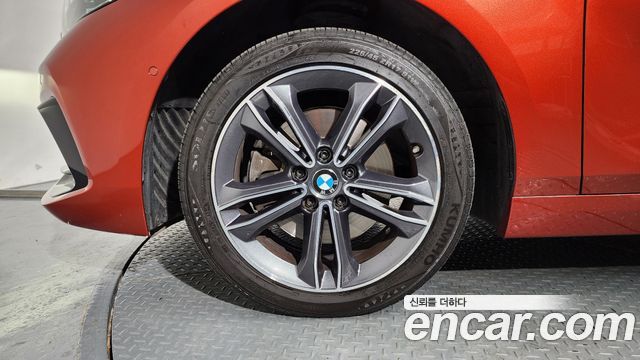 BMW 1 Series F40 118d Sport - фото 4