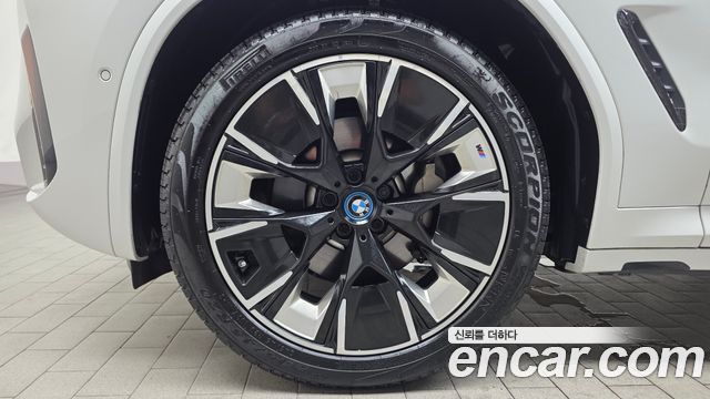 BMW iX3 M Sports - фото 3