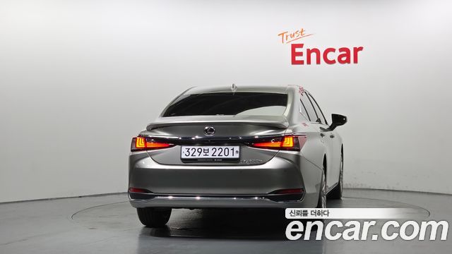 Lexus ES 300h 7-го поколения Luxury Plus - фото 3