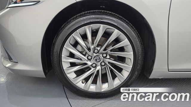 Lexus ES 300h 7-го поколения Luxury Plus - фото 4