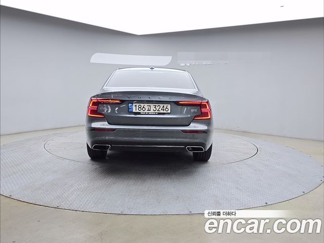 Volvo S60 3-го поколения B5 Inscription - фото 3