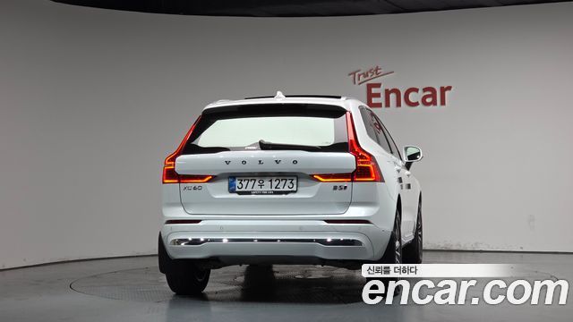 Volvo XC60 2-го поколения B5 Ultra Bright - фото 2
