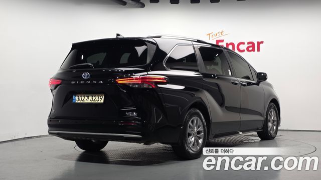 Toyota Sienna 4-го поколения 2.5 Hybrid AWD - фото 0