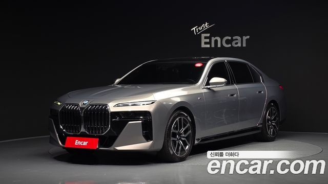 BMW 7 Series G70 740i sDrive M Sport - фото 0