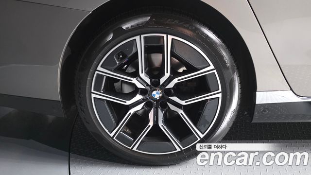 BMW 7 Series G70 740i sDrive M Sport - фото 4