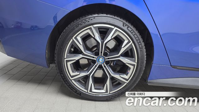 BMW i4 eDrive40 M Sports Pro - фото 3