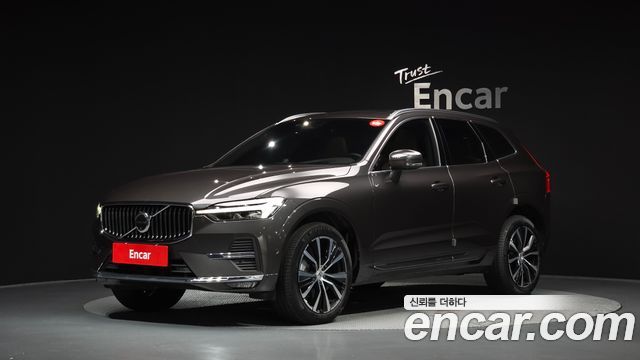 Volvo XC60 2-го поколения B5 Ultra Bright - фото 0