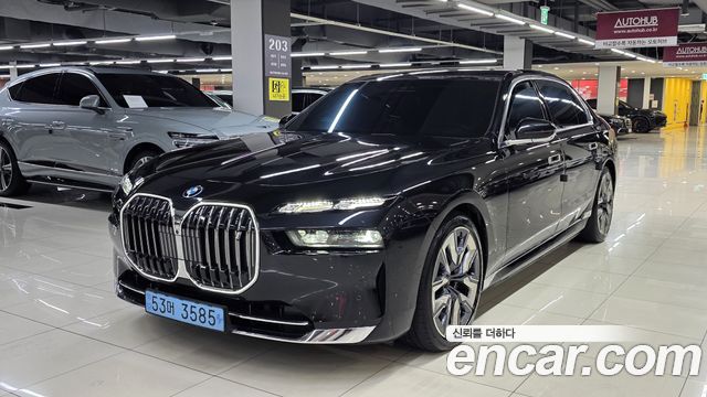 BMW i7 G70 xDrive 60 Design Pure Excellence - фото 0