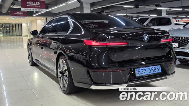 BMW i7 G70 xDrive 60 Design Pure Excellence - фото 3