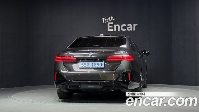 BMW i5 G60 M60 xDrive - фото 3