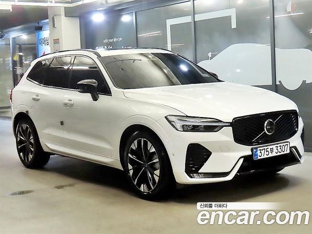 Volvo XC60 2-го поколения B5 Ultra Dark - фото 0