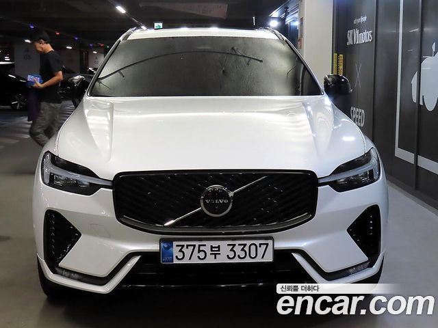 Volvo XC60 2-го поколения B5 Ultra Dark - фото 1