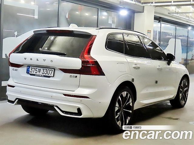 Volvo XC60 2-го поколения B5 Ultra Dark - фото 3