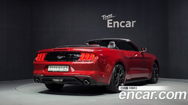 Ford Mustang Convertible - фото 1